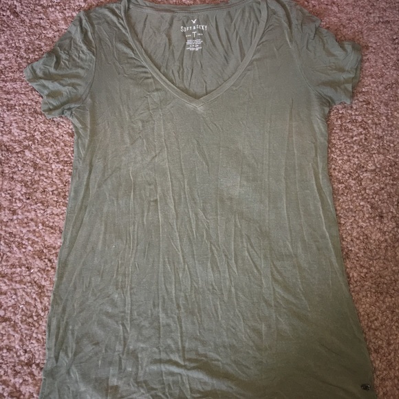 Army green soft & sexy vneck from American eagle - Picture 1 of 2