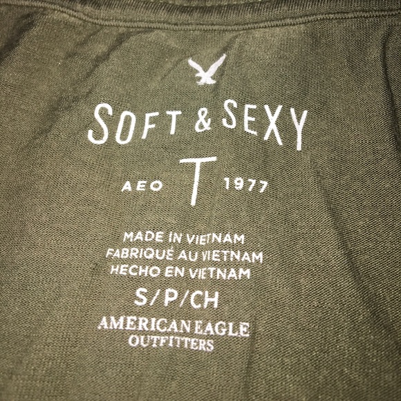 Army green soft & sexy vneck from American eagle - Picture 2 of 2