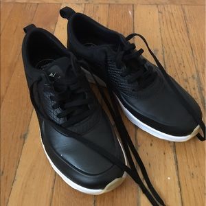 Nike Thea sneaker 8 worn once