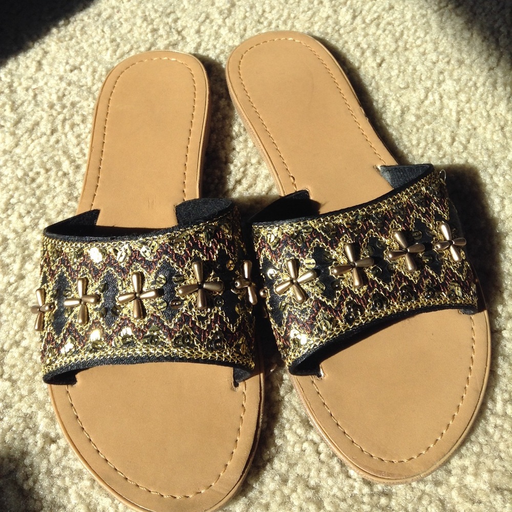 Embroidered slip-on sandals