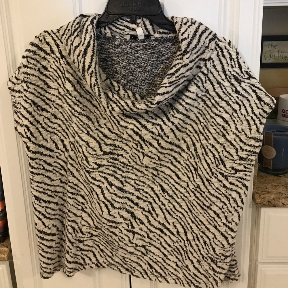 Chaus New York zebra print light sweater