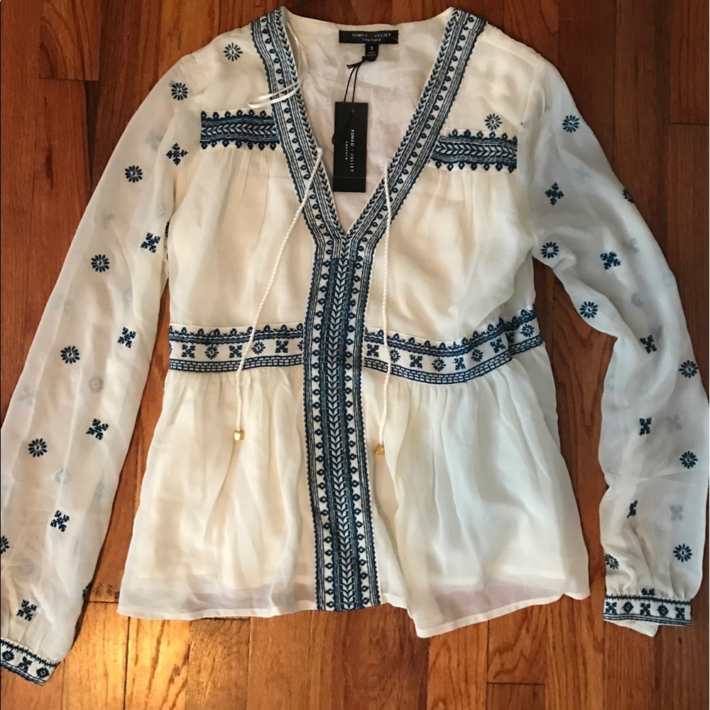 NWT Blue and white boho top