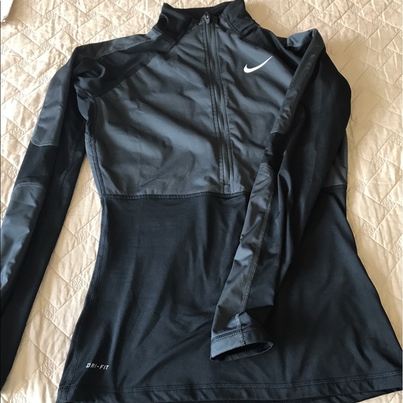 Nike Tops - NIKE PRO BLACK PULLOVER