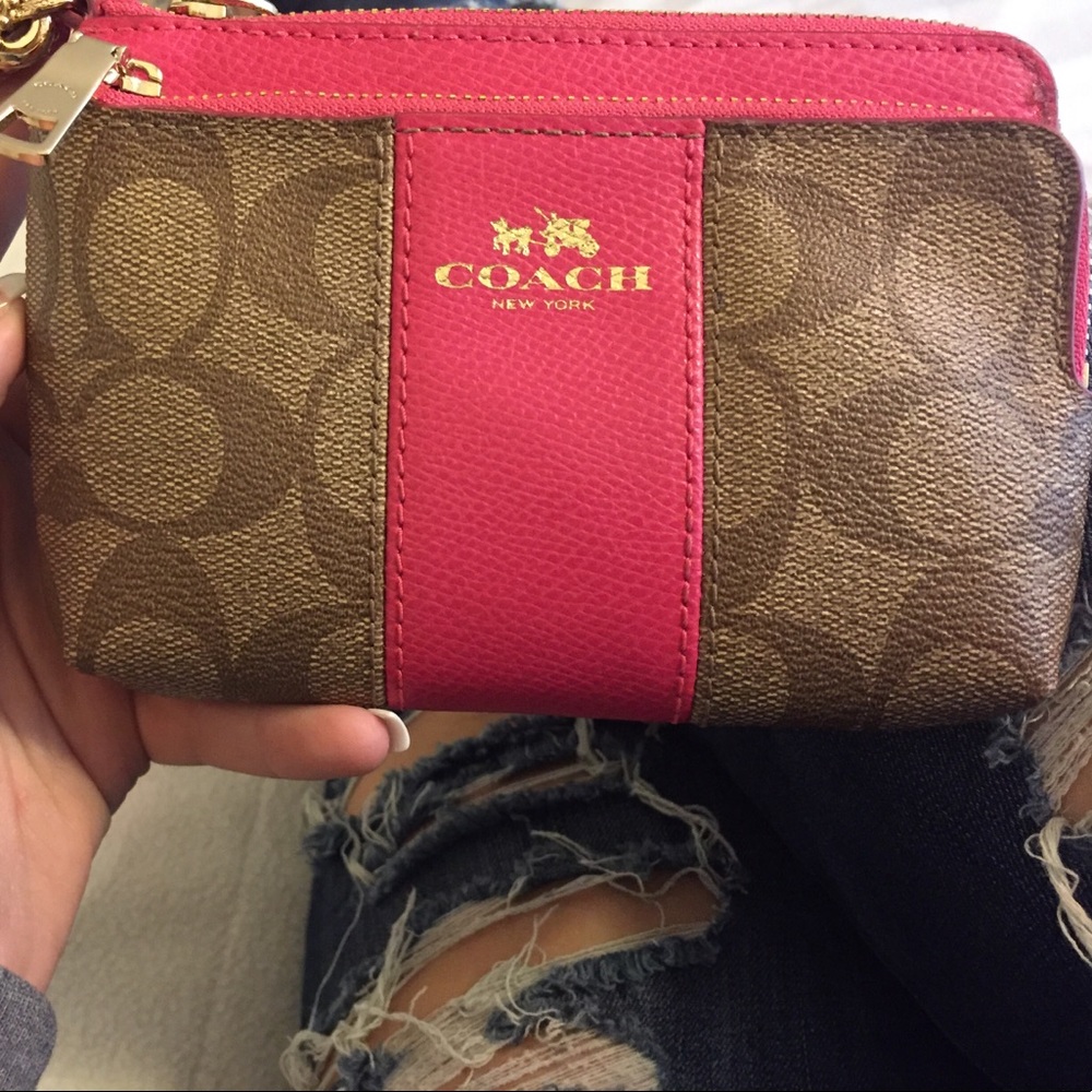 Pink coach hand wallet !