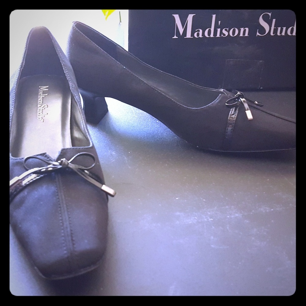 NEW! Madison studio bowtie heels 7