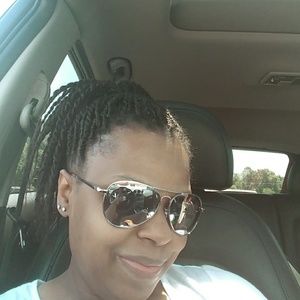 Meet your Posher, Angela