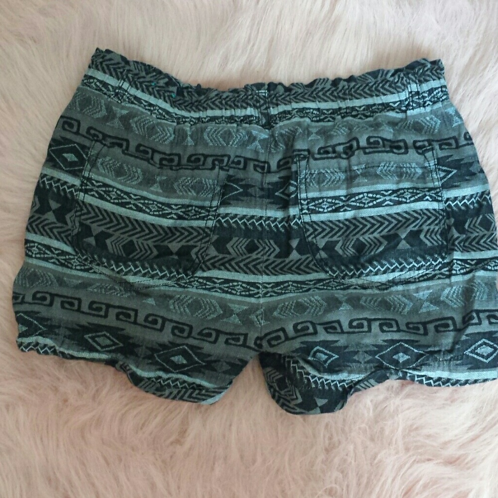 Aztec shorts - Picture 2 of 3