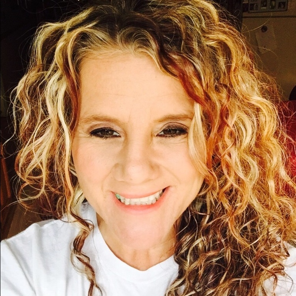 Meet your Posher, Mona