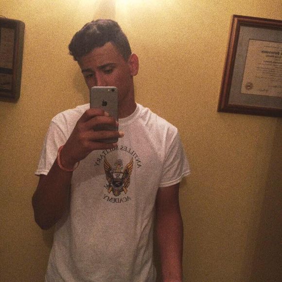 Meet your Posher, Cristian - Picture 1 of 1