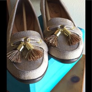 Hush Puppies loafers NIB