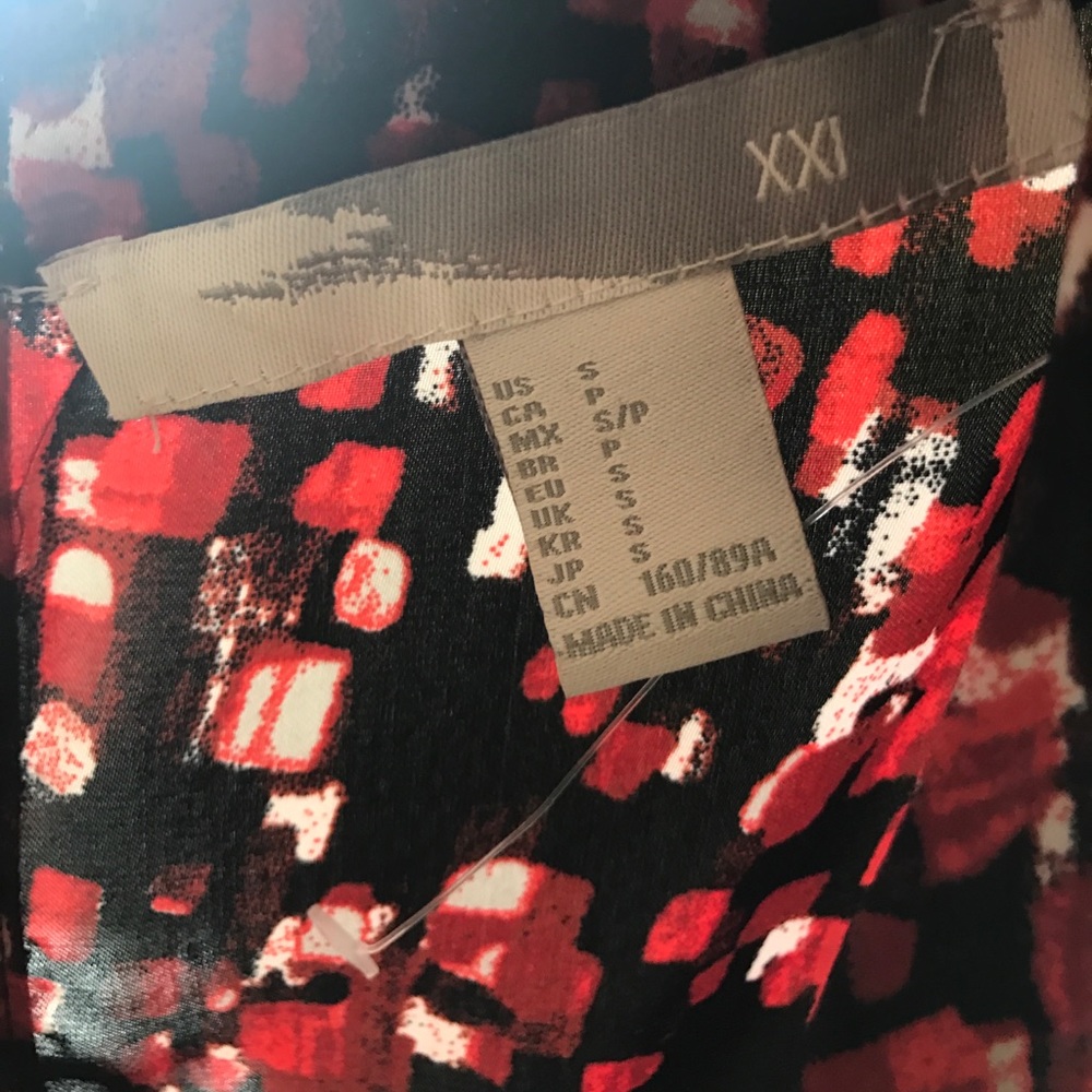 Red black cube top - Picture 3 of 3