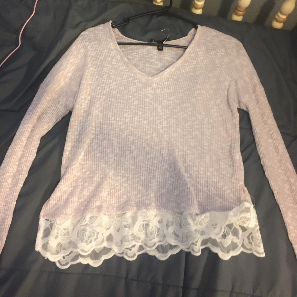 Long sleeve shirt with lace on the bottom