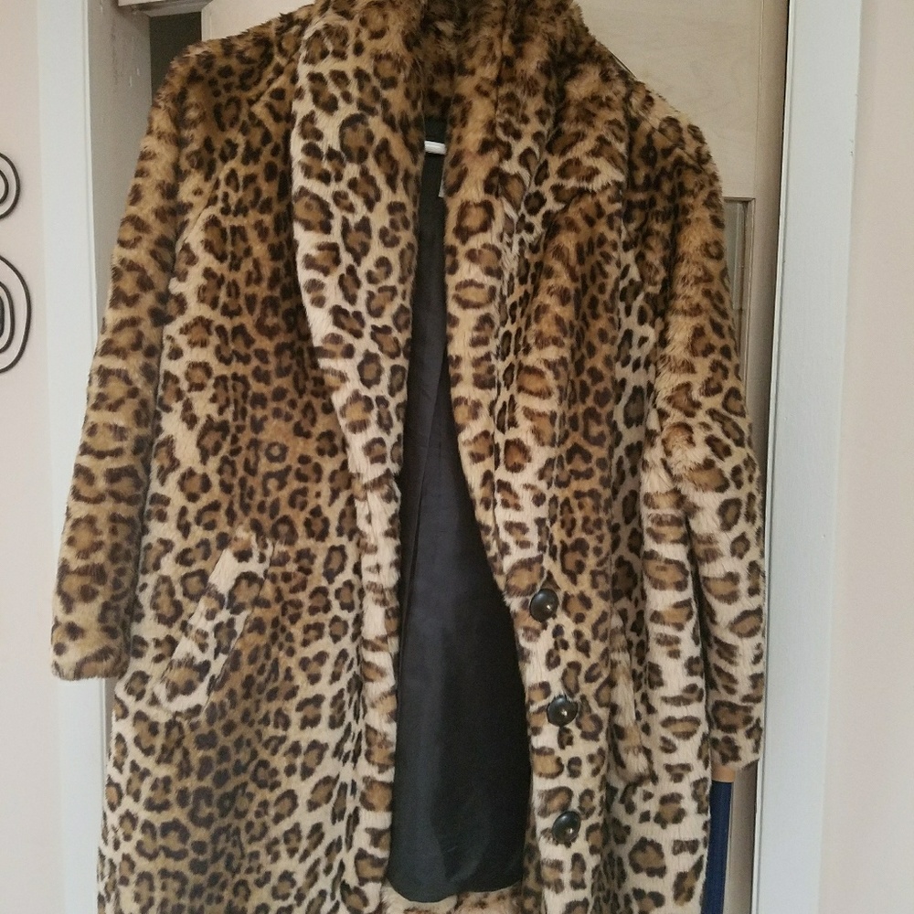 Fabulous Faux leopard fur coat