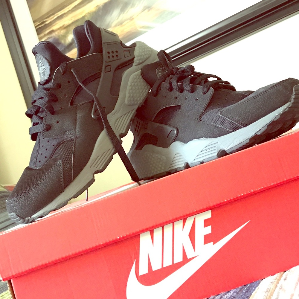 Nike huaraches low