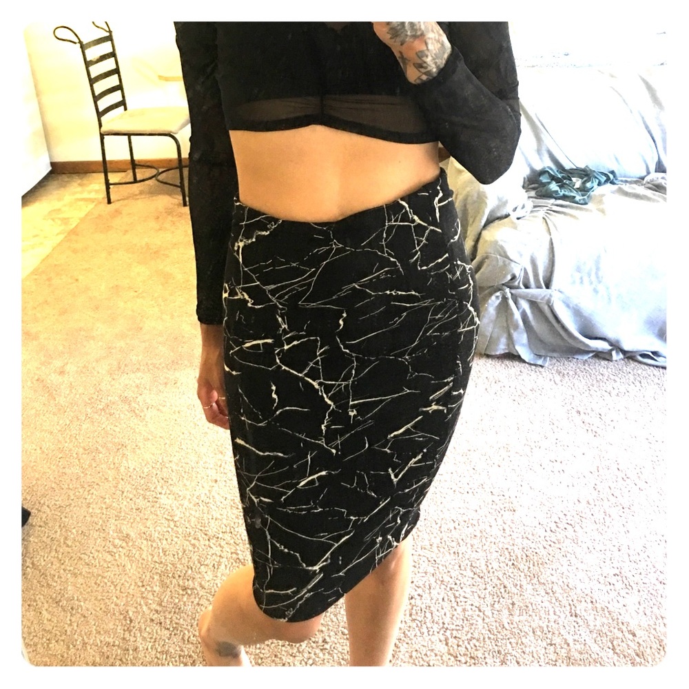Patterned pencil skirt