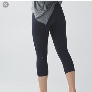 Seamlessly crop leggings