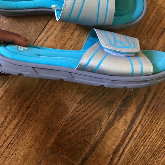 Slippers - Picture 2 of 3