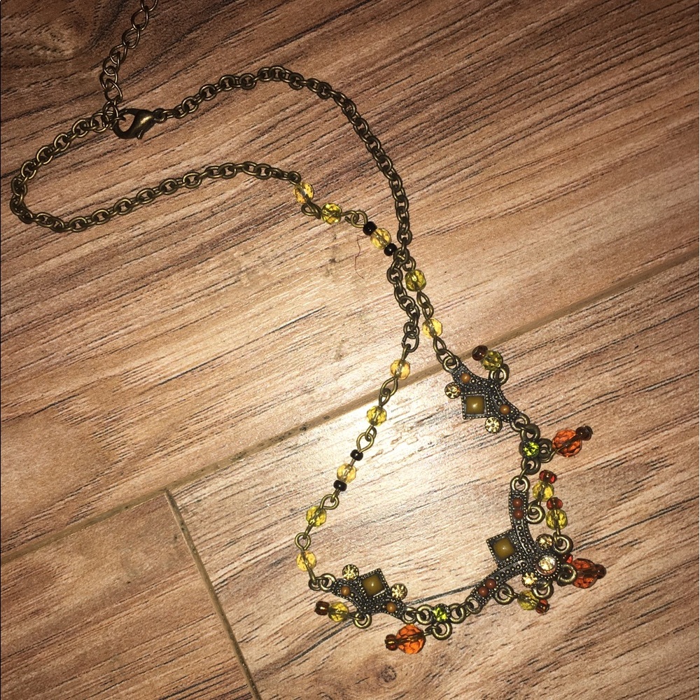 Elegant Green and brown vintage style necklace.