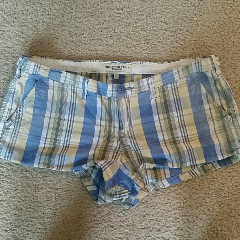 A&F plaid shorts