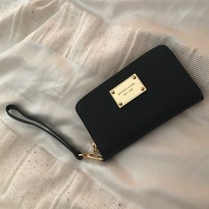 Michael Kors Wristlet