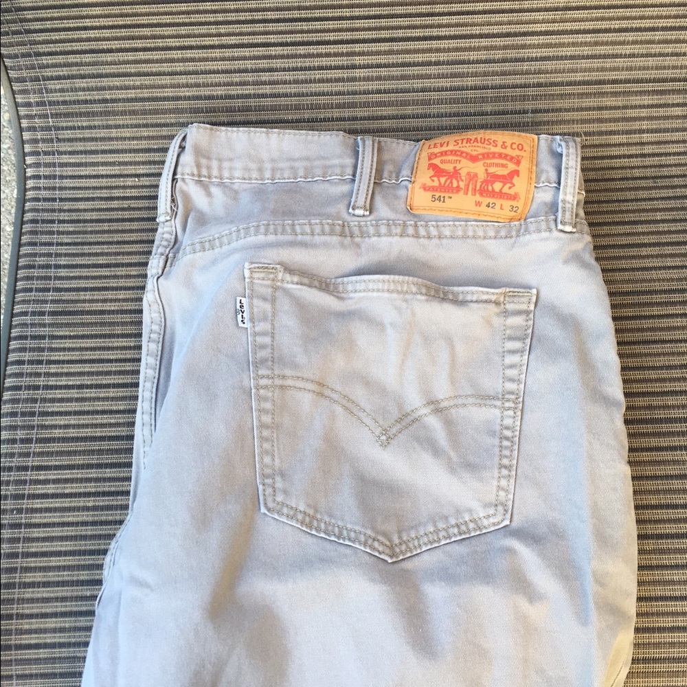 Levi's men's khaki denim Sport Fit 541