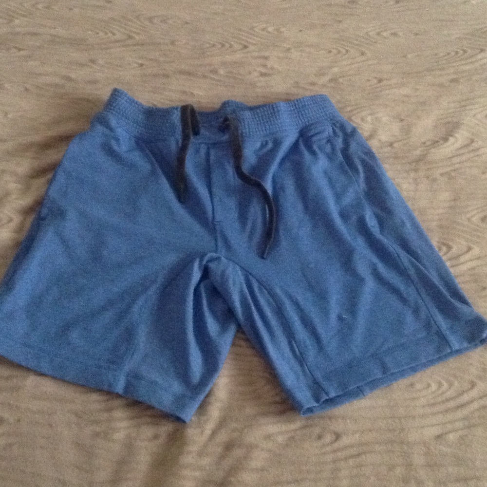 Mens Lululemon shorts sz large. Pls read all