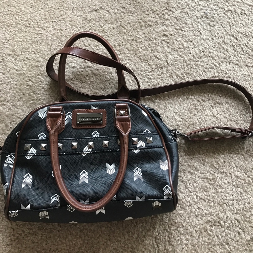 Steve Madden cross body purse.