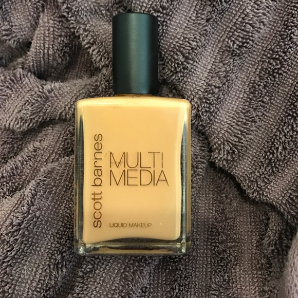 media liquid foundation
