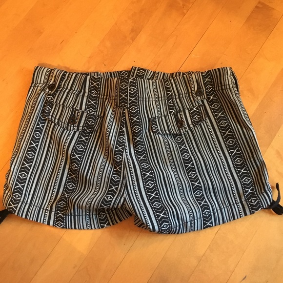 NEW American Rag boho patterned shorts - Picture 2 of 2