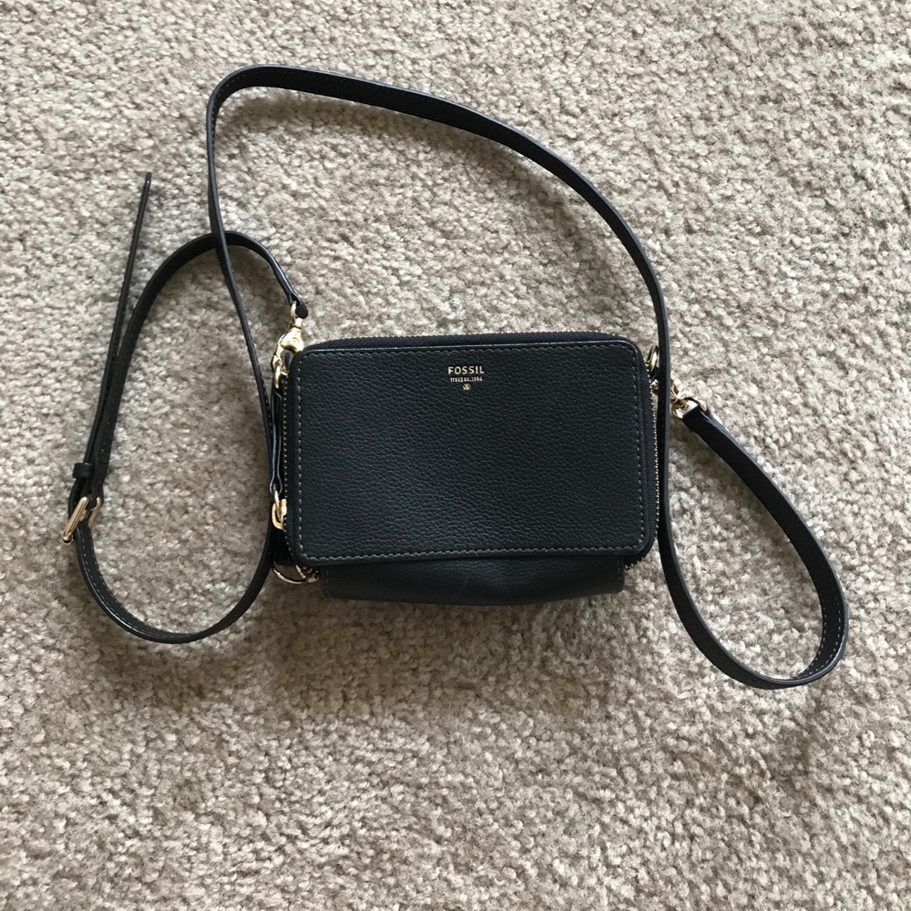 Fossil cross body purse.