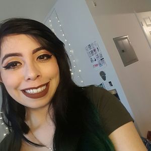 Meet your Posher, Adriana