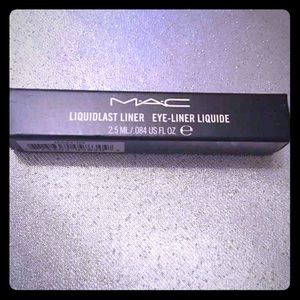 MAC Liquidlast liner