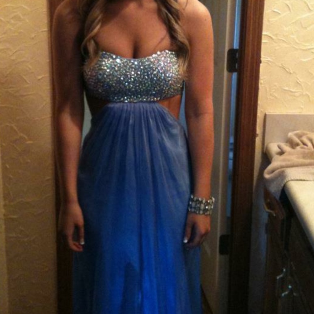 Prom dress - Picture 2 of 2