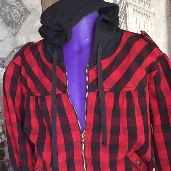 This 'checkered' little jacket is so Darling❣️ - Picture 2 of 4