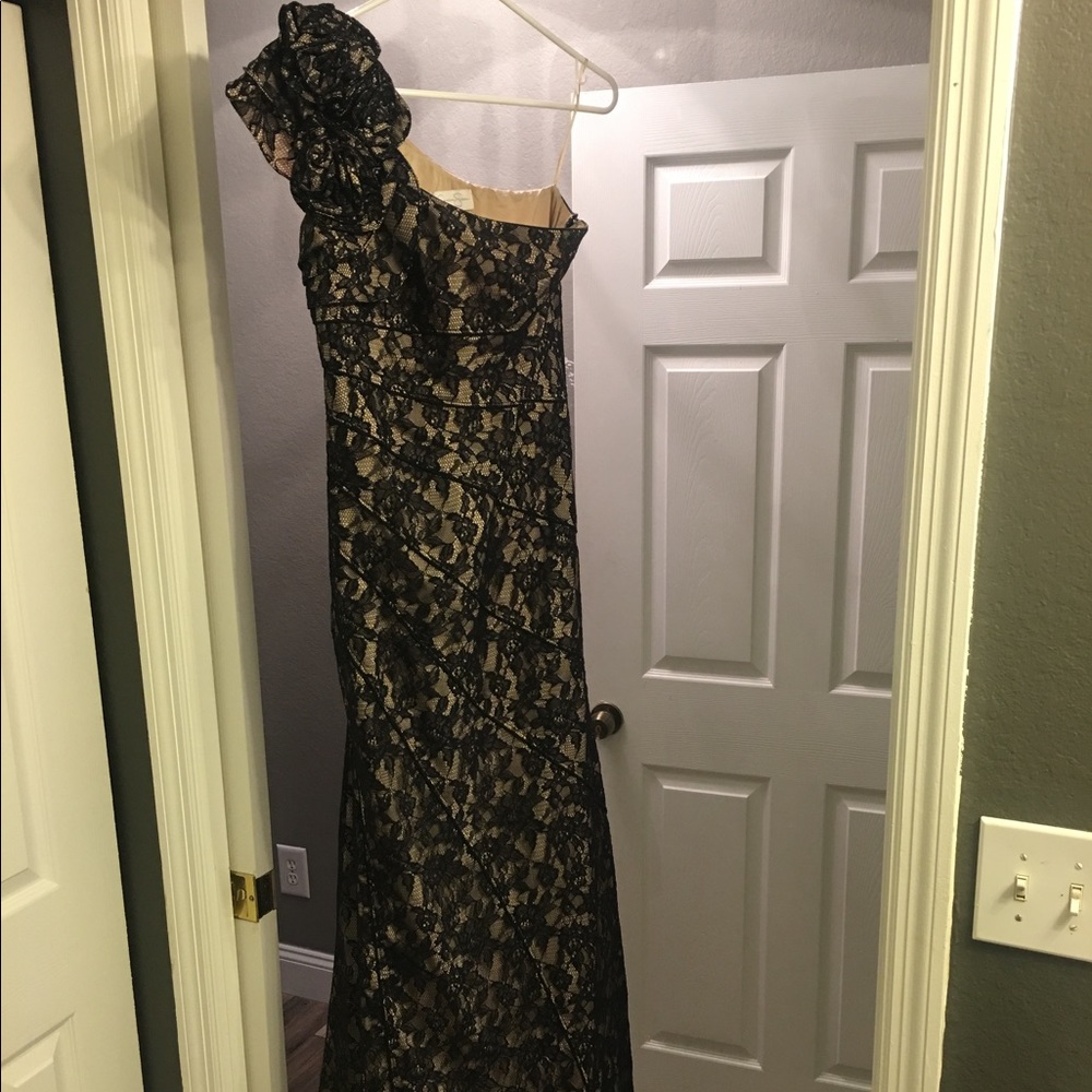 Full length Jessica Simpson gown