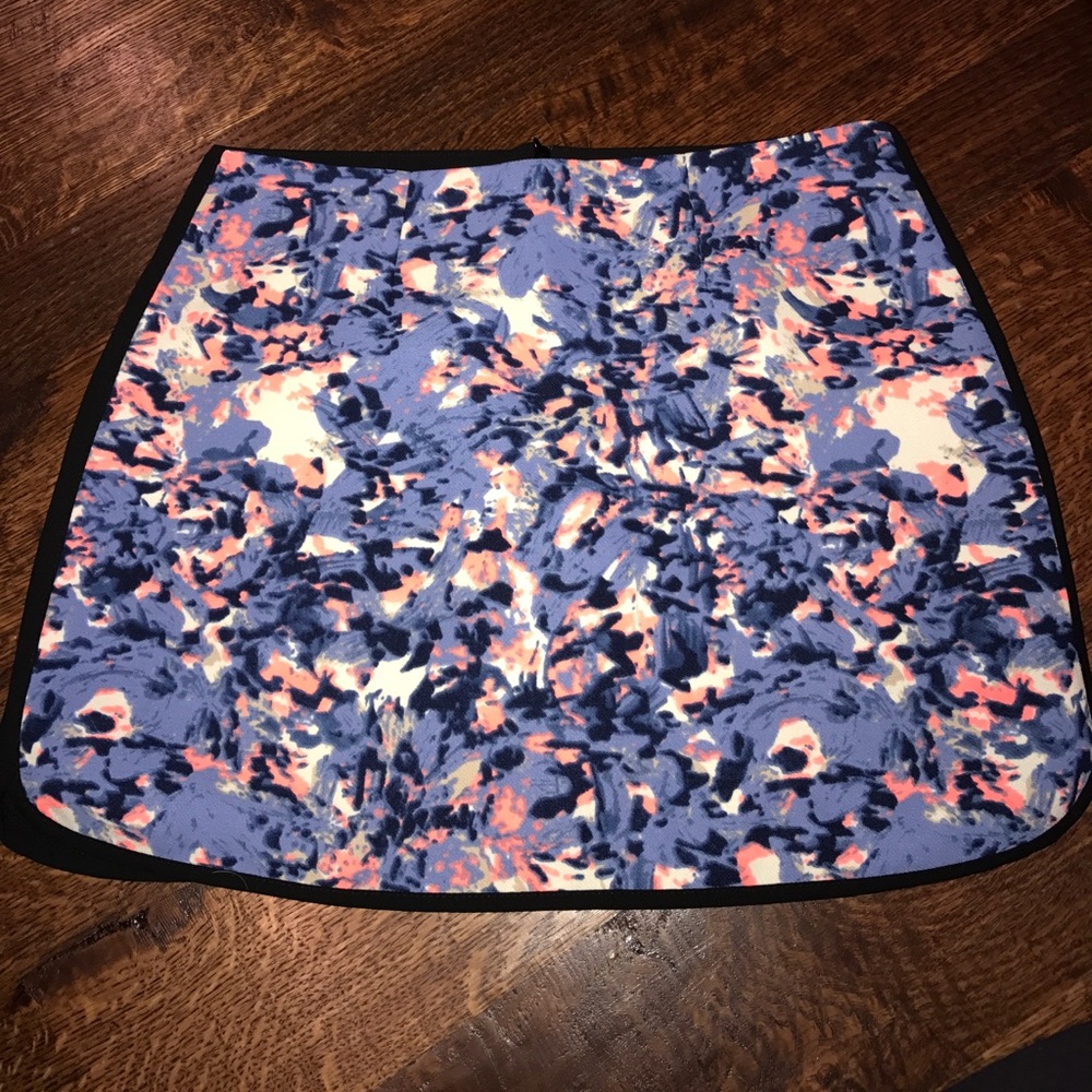 Patterned mini skirt