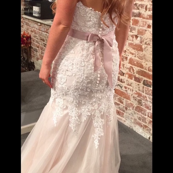 Wedding dress - Picture 2 of 2