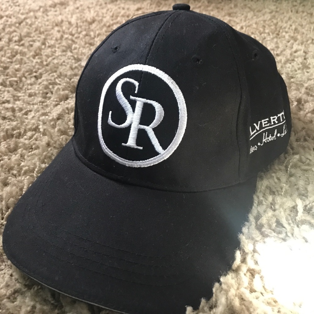 Adjustable black hat