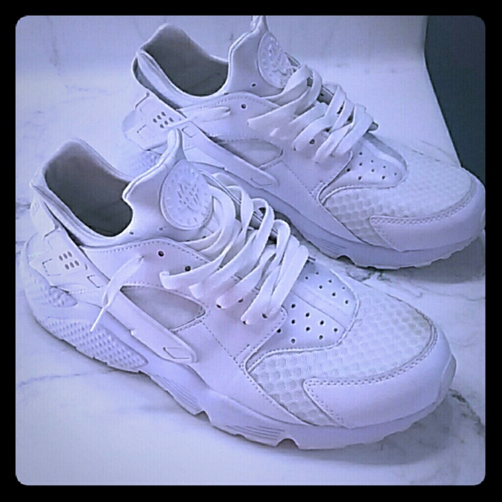 NIKE HURACHE SIZE 11
