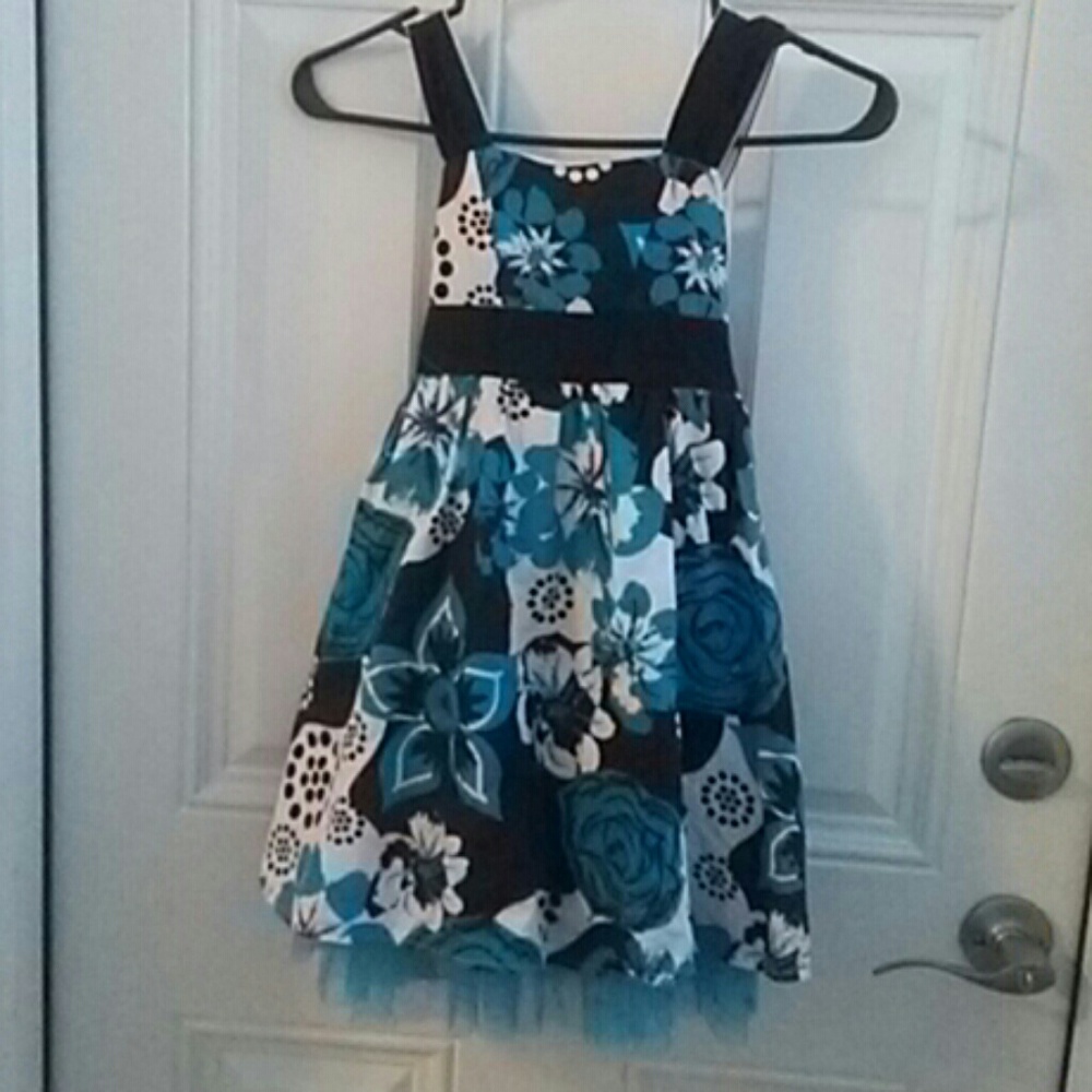 Adorable girls dress