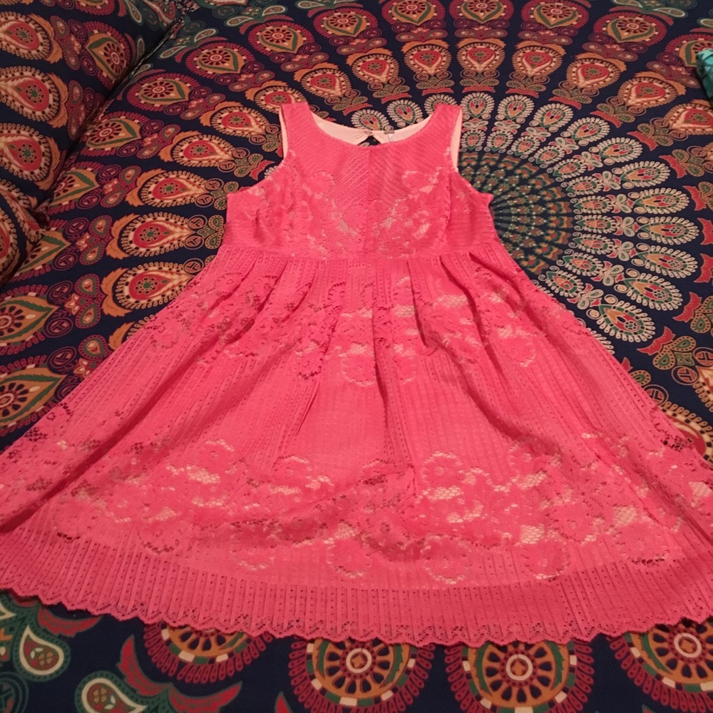 Beautiful FREE PEOPLE lace dress! 👗