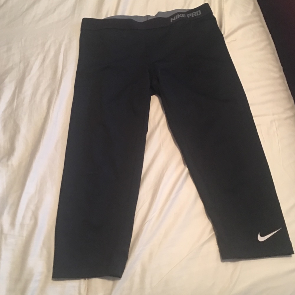 Nike Pro Dri Fit workout cropped leggings