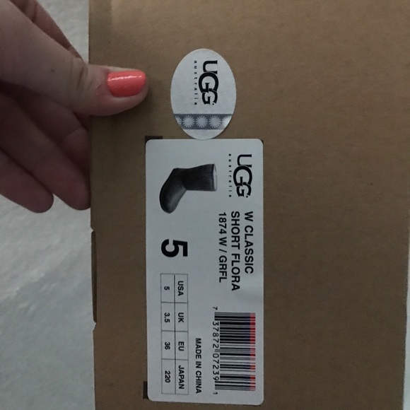 Grey Short Uggs BRAND NEW!! Size 5