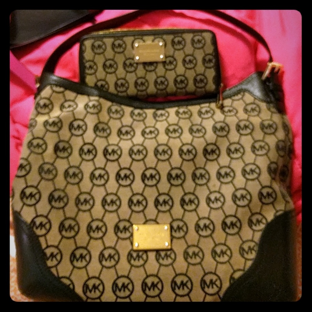 Beautiful MK Black and Tan Signature Set