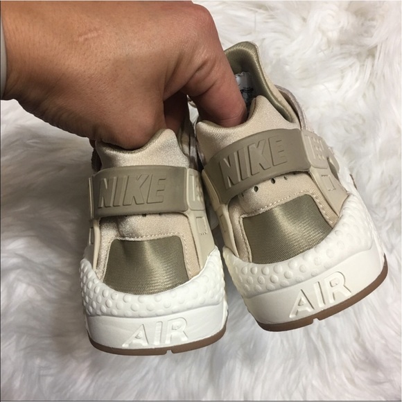 🚨72 Hour Sale🚨 Nike Air Huarache Run PRM - Picture 5 of 8