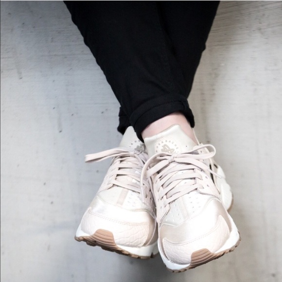 🚨72 Hour Sale🚨 Nike Air Huarache Run PRM - Picture 8 of 8