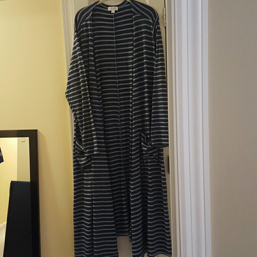 LuLaRoe Sarah sweater