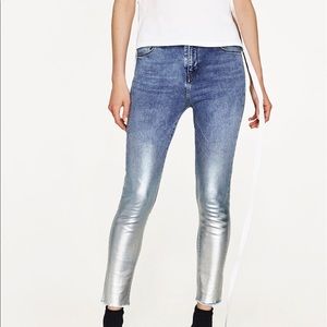 Mid-rise Silver toned jeans