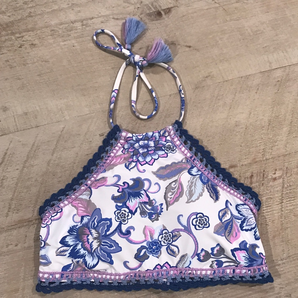 NWT becca bikini top