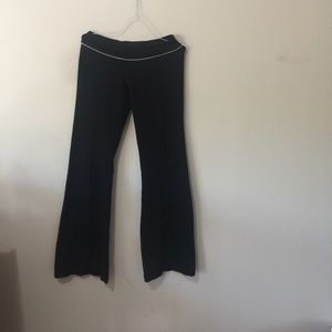 Black lululemon yoga pants